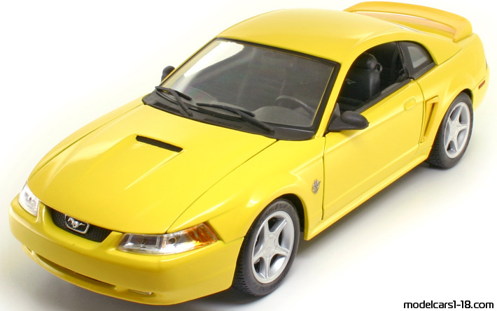 1999 - Ford Mustang GT Maisto 1/18 - Предна лява страна