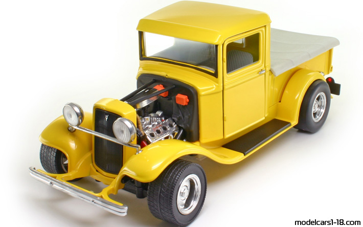1934 - Ford Pickup (Model BB) Road Legends 1/18 - Предна лява страна