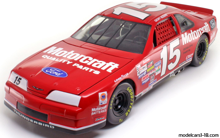 1992 - Ford Thunderbird Nascar ERTL 1/18 - Front left side