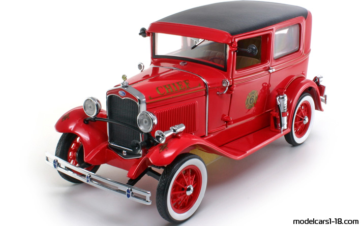 1931 - Ford Tudor (Model A) Fire Dept Motor City Classic 1/18 - Предна лява страна
