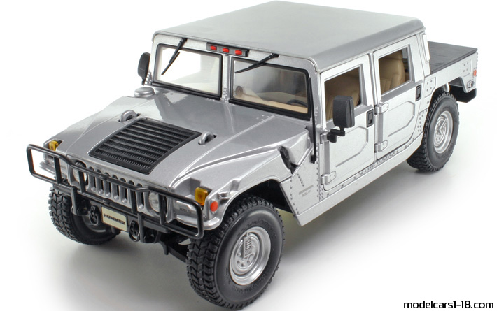 1992 - Hummer H1 Maisto 1/18 - Front left side