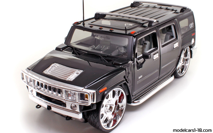 2002 - Hummer H2 Wagon Maisto 1/18 - Front left side