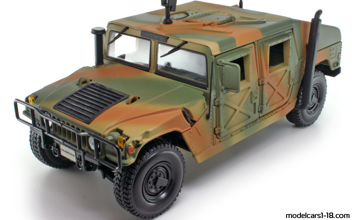 1992 - Hummer Humvee (HMMWV) Maisto 1/18 - Передняя левая сторона