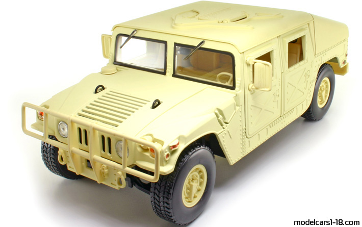 1992 - Hummer Humvee (HMMWV) Motor Max 1/18 - Front left side