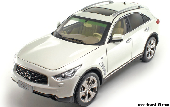 2009 - Infiniti FX50S Paudi 1/18 - Передняя левая сторона