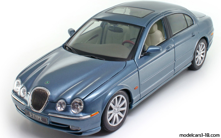 1999 - Jaguar S-Type Maisto 1/18 - Передняя левая сторона