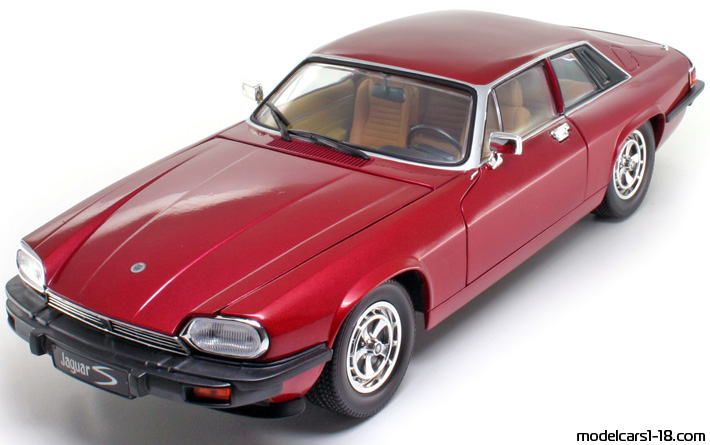 1975 - Jaguar XJ-S Road Signature 1/18 - Front left side