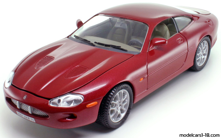2000 - Jaguar XKR Solido 1/18 - Front left side