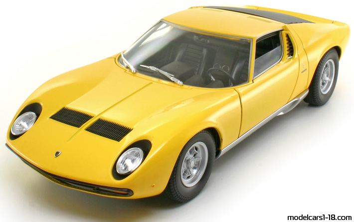 1971 - Lamborghini Miura P400 SV Welly 1/18 - Front left side