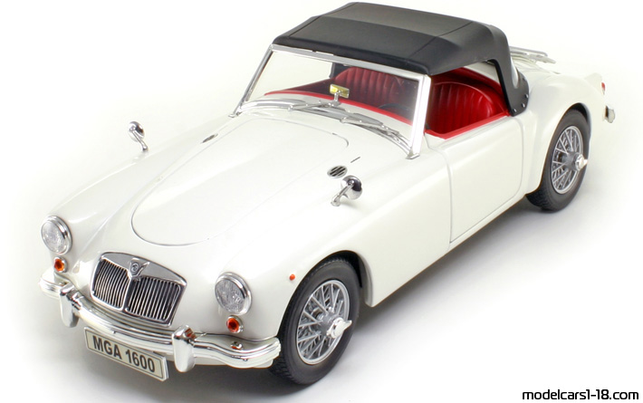 1955 - MG MGA Revell 1/18 - Front left side
