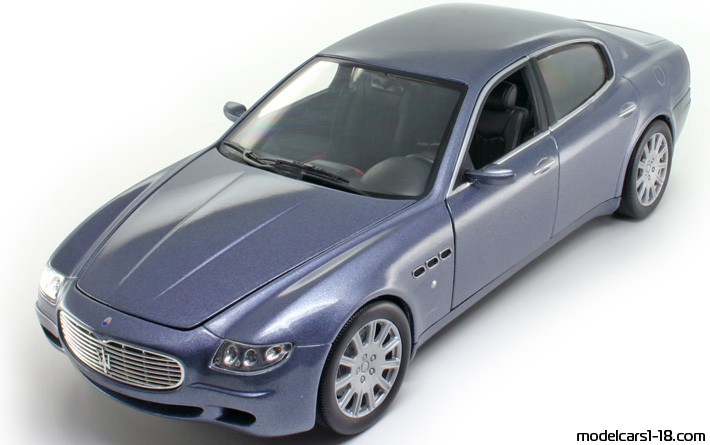 2004 - Maserati Quattroporte Hot Wheels 1/18 - Front left side