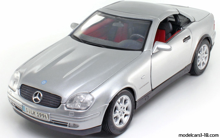 1997 - Mercedes 230 SLK (R170) Maisto 1/18 - Предна лява страна