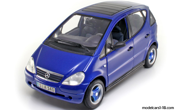 1997 - Mercedes A 140 (W168) Maisto 1/18 - Front left side
