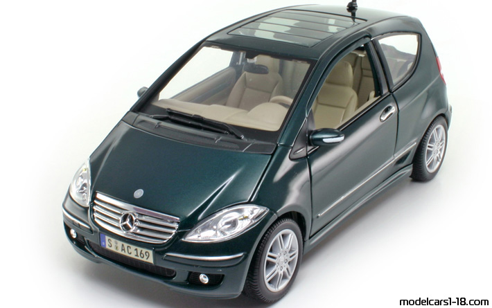 2008 - Mercedes A 200 (W169) Maisto 1/18 - Предна лява страна