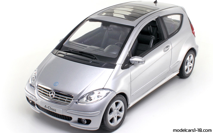 2008 - Mercedes A 200 (W169) Welly 1/18 - Передняя левая сторона