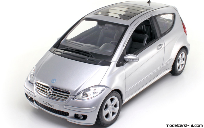 2008 - Mercedes A 200 (W169) Welly 1/18 - Front left side