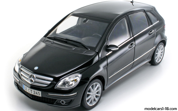 2005 - Mercedes B 200 (W245) Kyosho 1/18 - Vorne linke Seite