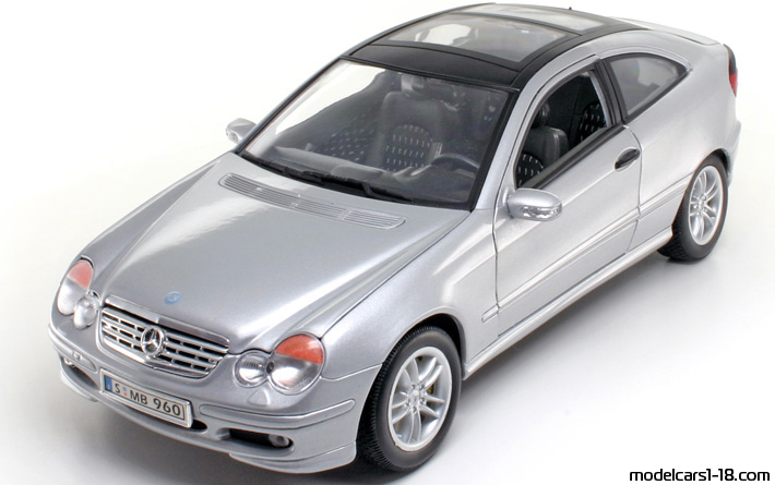 2001 - Mercedes C 200 Sportcoupe (CL203) Welly 1/18 - Front left side