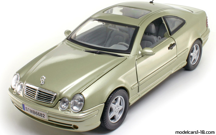 2002 - Mercedes CLK 320 (C208) Motor Max 1/18 - Vorne linke Seite