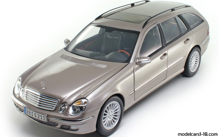 2004 - Mercedes E 320 T (S211) Kyosho 1/18 - Front left side