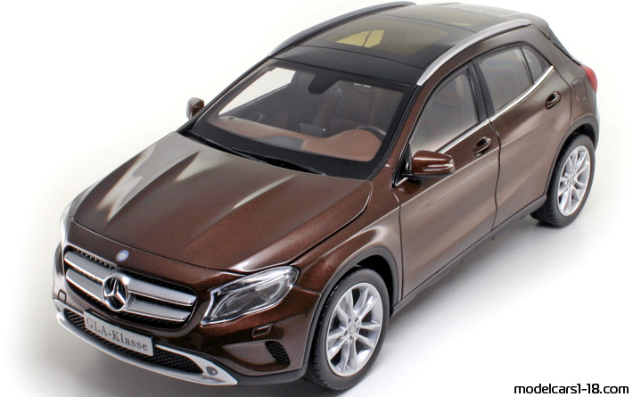 2014 - Mercedes GLA (X156) Norev 1/18 - Front left side