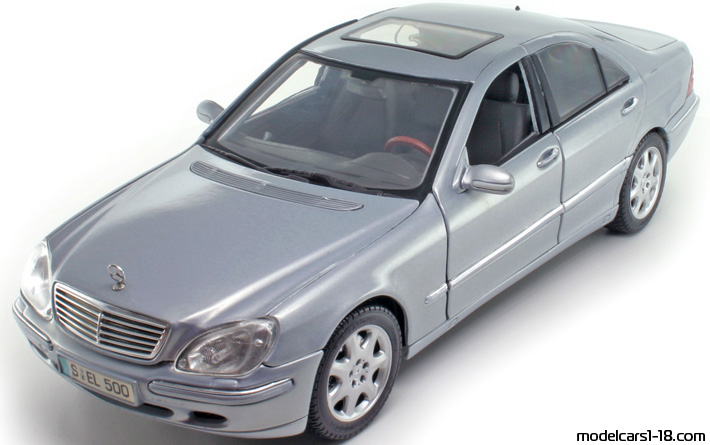 1999 - Mercedes S 500 (W220) Maisto 1/18 - Front left side