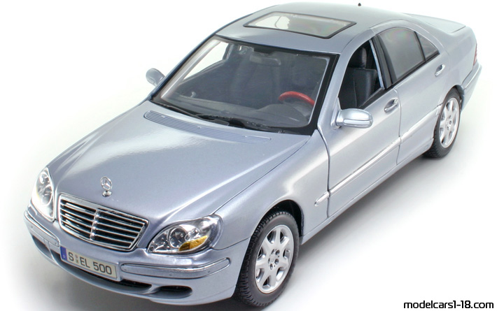 2000 - Mercedes S 500 (W220) Maisto 1/18 - Предна лява страна