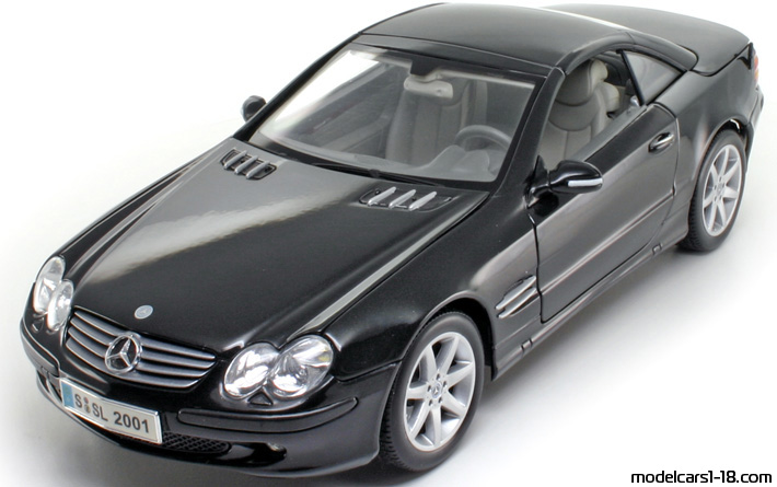 2001 - Mercedes SL 500 (R230) Maisto 1/18 - Front left side