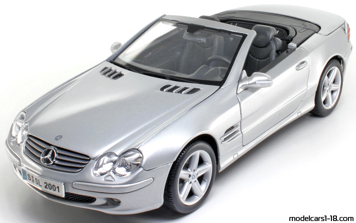2001 - Mercedes SL 500 (R230) Maisto 1/18 - Передняя левая сторона