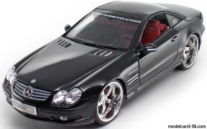 2001 - Mercedes SL 55 AMG (R230) Maisto 1/18 - Предна лява страна