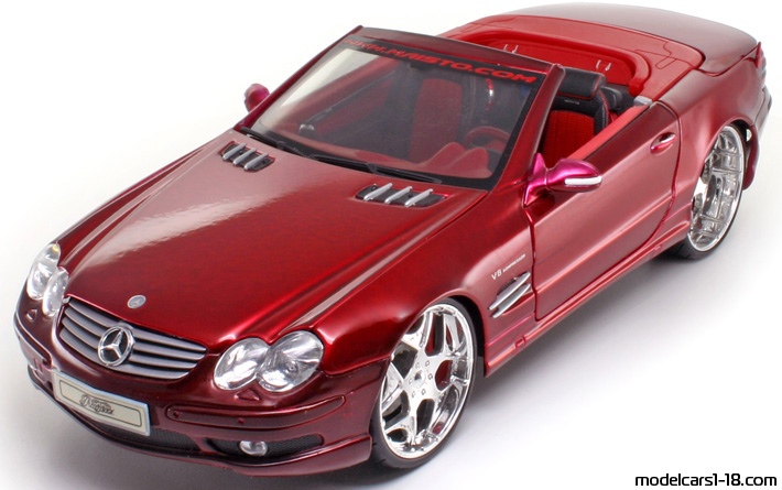 2001 - Mercedes SL 55 AMG (R230) Maisto 1/18 - Предна лява страна