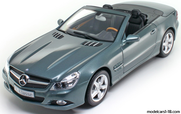 2009 - Mercedes SL 550 (R230) Minichamps 1/18 - Front left side