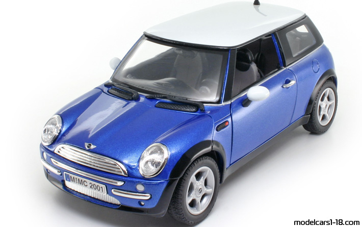 2001 - Mini Cooper Mondo Motors 1/18 - Передняя левая сторона