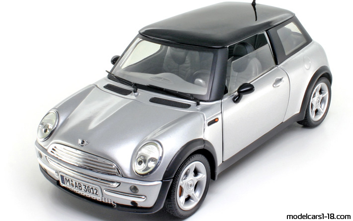 2001 - Mini Cooper Solido 1/18 - Передняя левая сторона