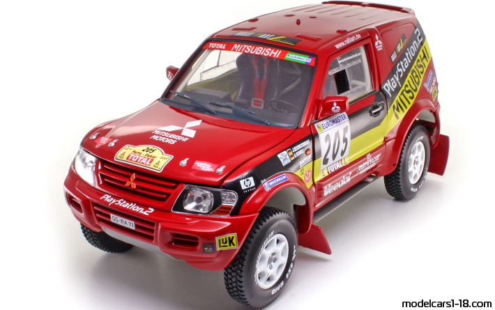 2001 - Mitsubishi Pajero Rally Solido 1/18 - Front left side