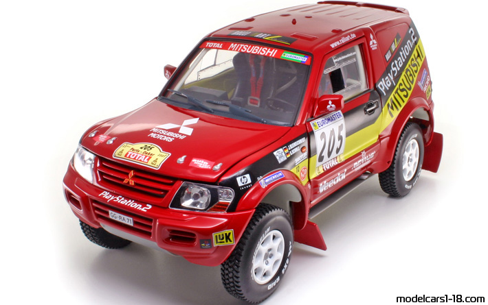 2001 - Mitsubishi Pajero Rally Solido 1/18 - Предна лява страна