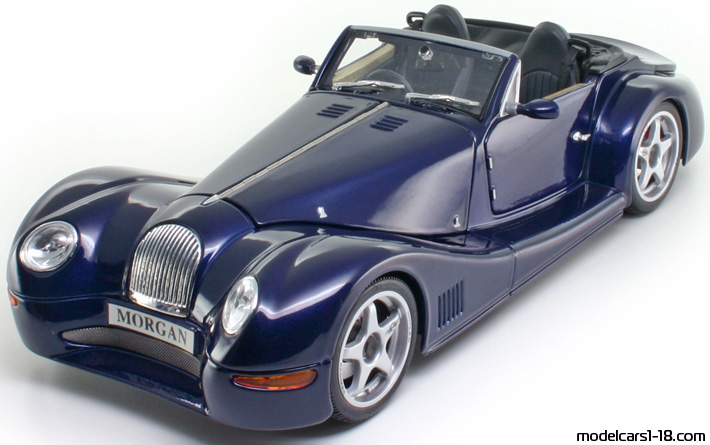 2000 - Morgan Aero 8 Bburago 1/18 - Front left side