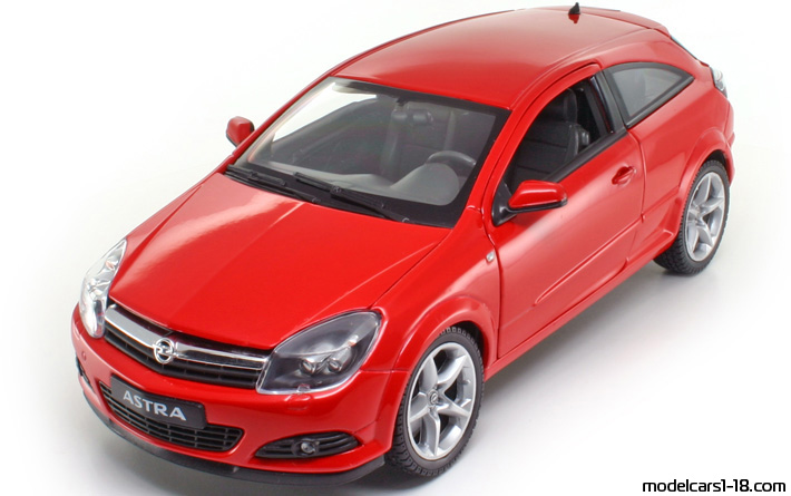 2005 - Opel Astra GTC Welly 1/18 - Front left side