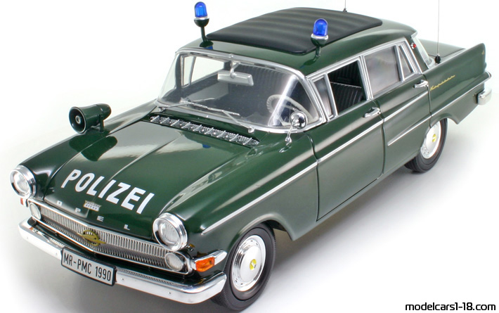 1961 - Opel Kapitan Police Revell 1/18 - Front left side