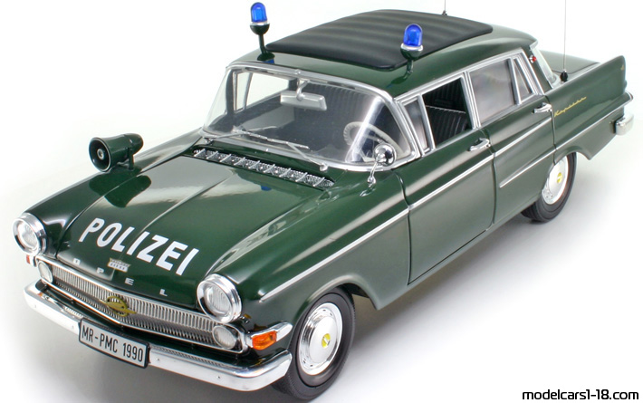 1961 - Opel Kapitan Police Revell 1/18 - Передняя левая сторона