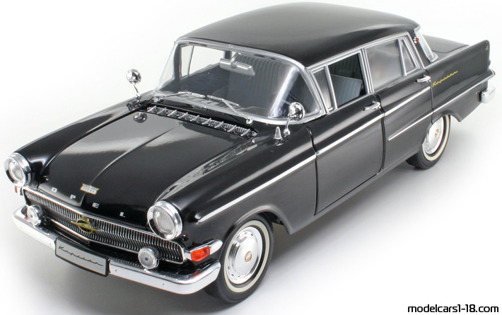 1961 - Opel Kapitan Revell 1/18 - Front left side