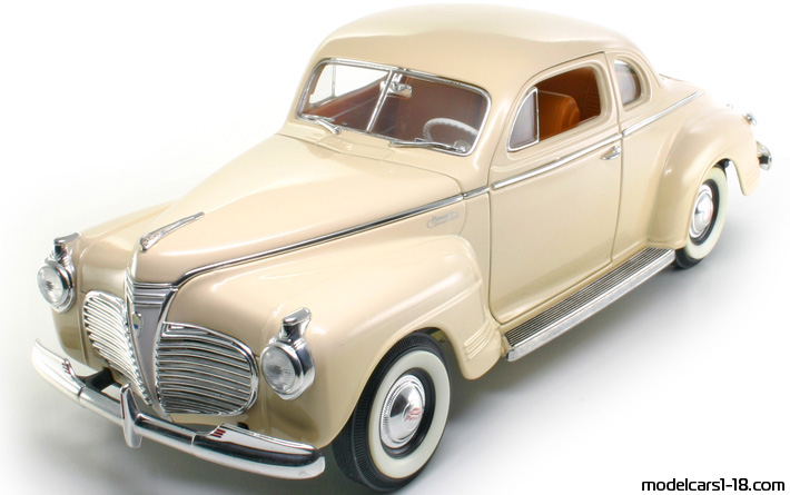 1941 - Plymouth Special Deluxe Road Signature 1/18 - Предна лява страна