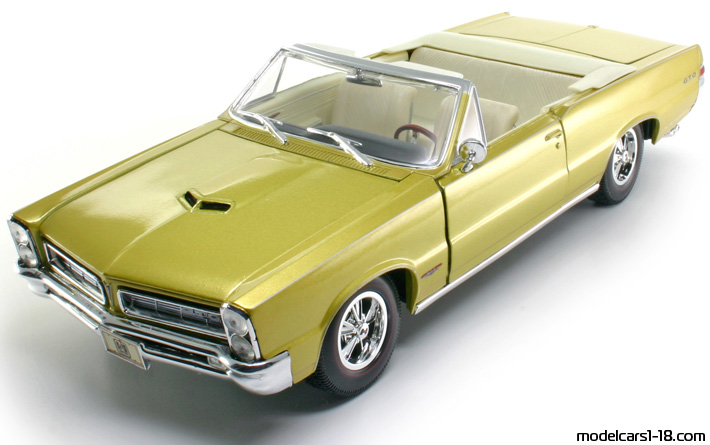 1965 - Pontiac GTO Maisto 1/18 - Передняя левая сторона