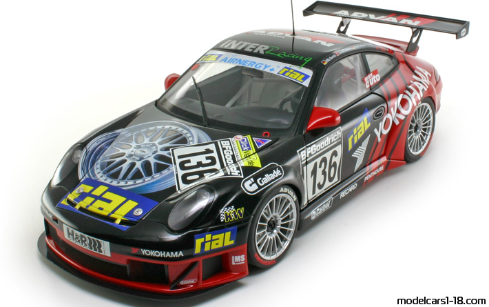 2005 - Porsche 911 GT3 RSR (996) AutoArt 1/18 - Предна лява страна