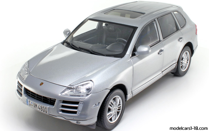 2007 - Porsche Cayenne S (9PA) Norev 1/18 - Front left side