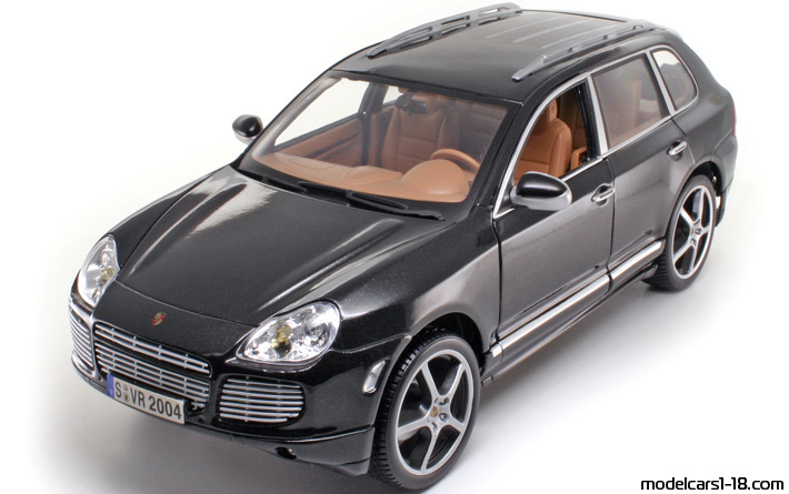 2002 - Porsche Cayenne Turbo (9PA) Maisto 1/18 - Предна лява страна