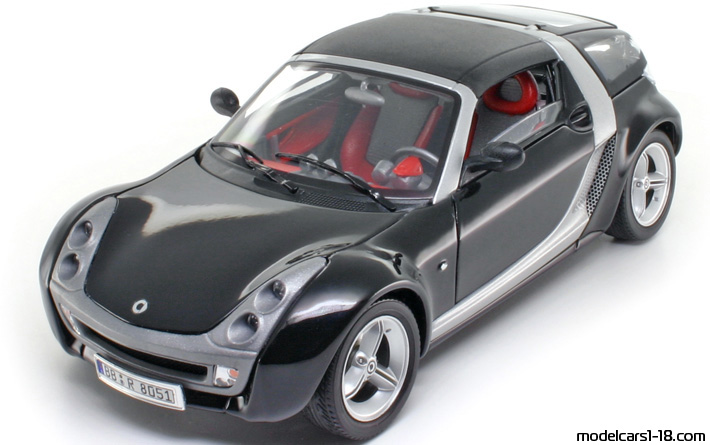 2003 - Smart Roadster Coupe Bburago 1/18 - Предна лява страна