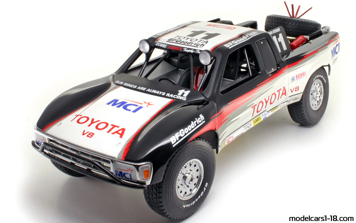 1998 - Toyota Trophy Truck AutoArt 1/18 - Front left side