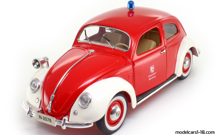 1951 - Volkswagen Beetle (Kaefer) Fire Dept / Police Maisto 1/18 - Front left side
