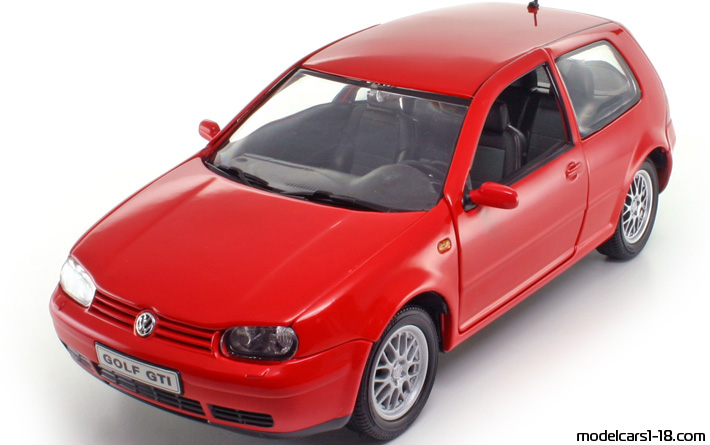 1997 - Volkswagen Golf GTI Revell 1/18 - Front left side